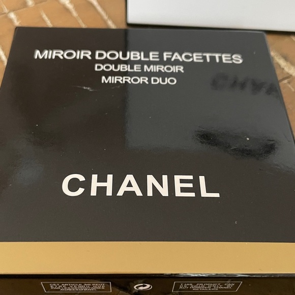 CHANEL NWT ~ White Double Facets Mirror w/Gift Bag - Picture 3 of 3